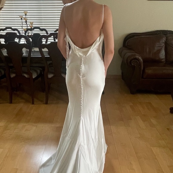 Ribelia Pronovias Bridal Gown - Picture 4 of 7